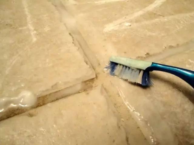 拖地时水里放点什么拖的很干净,拖地时水里加点它地面洁净不沾尘