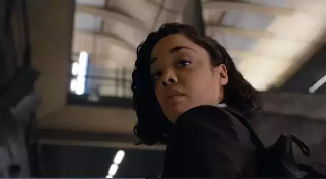 黑衣人4全球追缉双子星人完整片,黑衣人全球追缉双子星人精彩片段