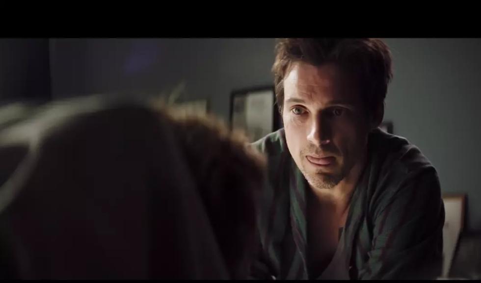 两位年轻人患绝症，借钱过奢靡生活，过程很搞笑，结局让人想哭