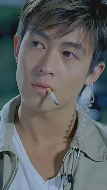 喜欢上哥哥的朋友言情小说推荐,喜欢上哥哥的朋友比我大十岁