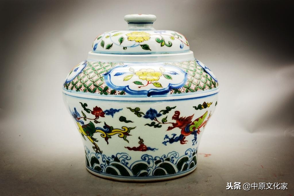 宣德红釉青花鱼藻纹梅瓶图片,单色精美瓷器