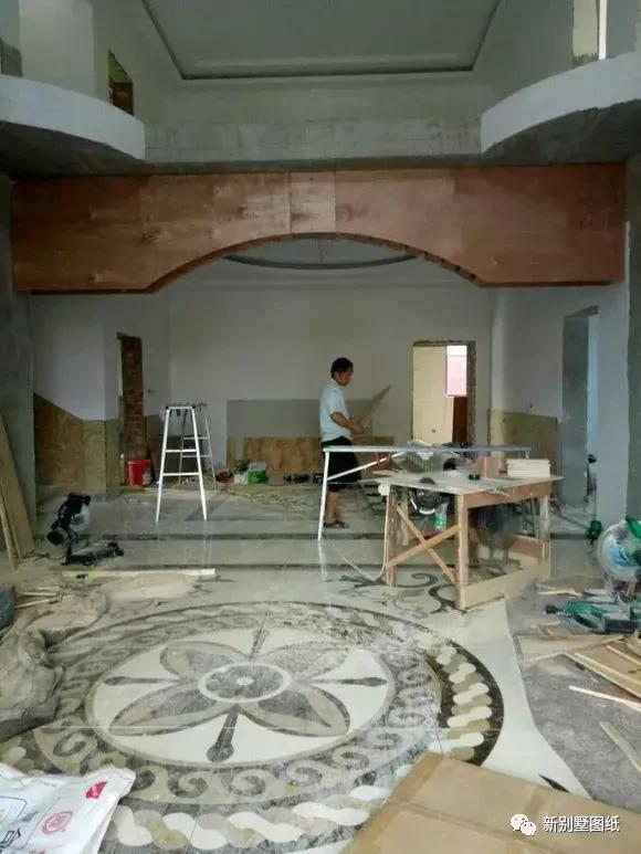 小伙盖三层农村别墅，占地150平米只花不到50万，你觉得怎么样？