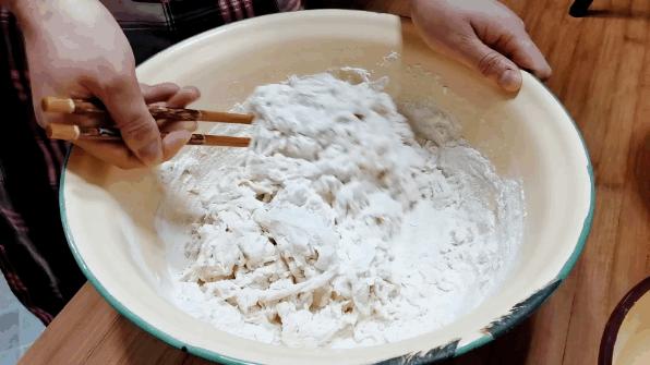 懒人凉皮面糊要注意什么,平底锅凉皮做出来发粘开裂