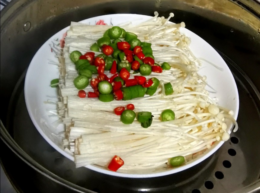 金针菇也可以这样做香辣可口,怎么做麻辣金针菇才好吃