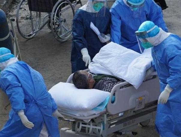 突破220万,哈尔滨1传50人,央视主播哽咽,白岩松力挺背后多可怕？