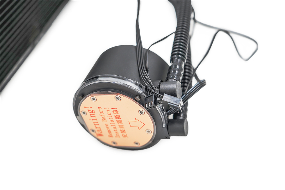 科技以灯为本，3600X+B450+BMR-24水冷+大水牛铁血战士机箱装机秀