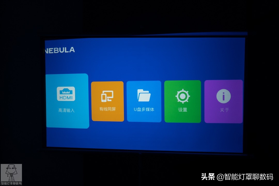 深圳小伙的快乐出租屋(上):千元1080P投影+头戴蓝牙耳机