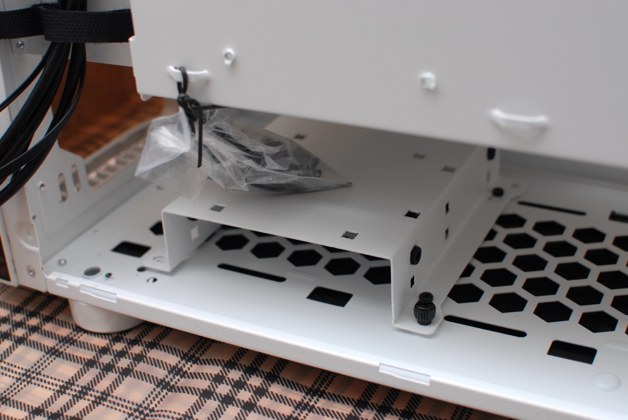 thermaltake机箱挑战者h6,真材实料看得到的产品