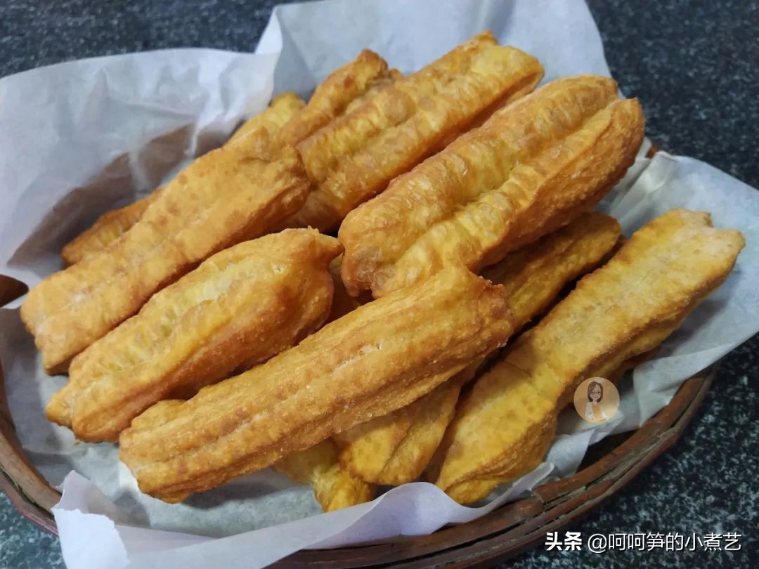 新油条怎么做酥脆松软完整教程,油条怎么做酥脆松软高筋面粉
