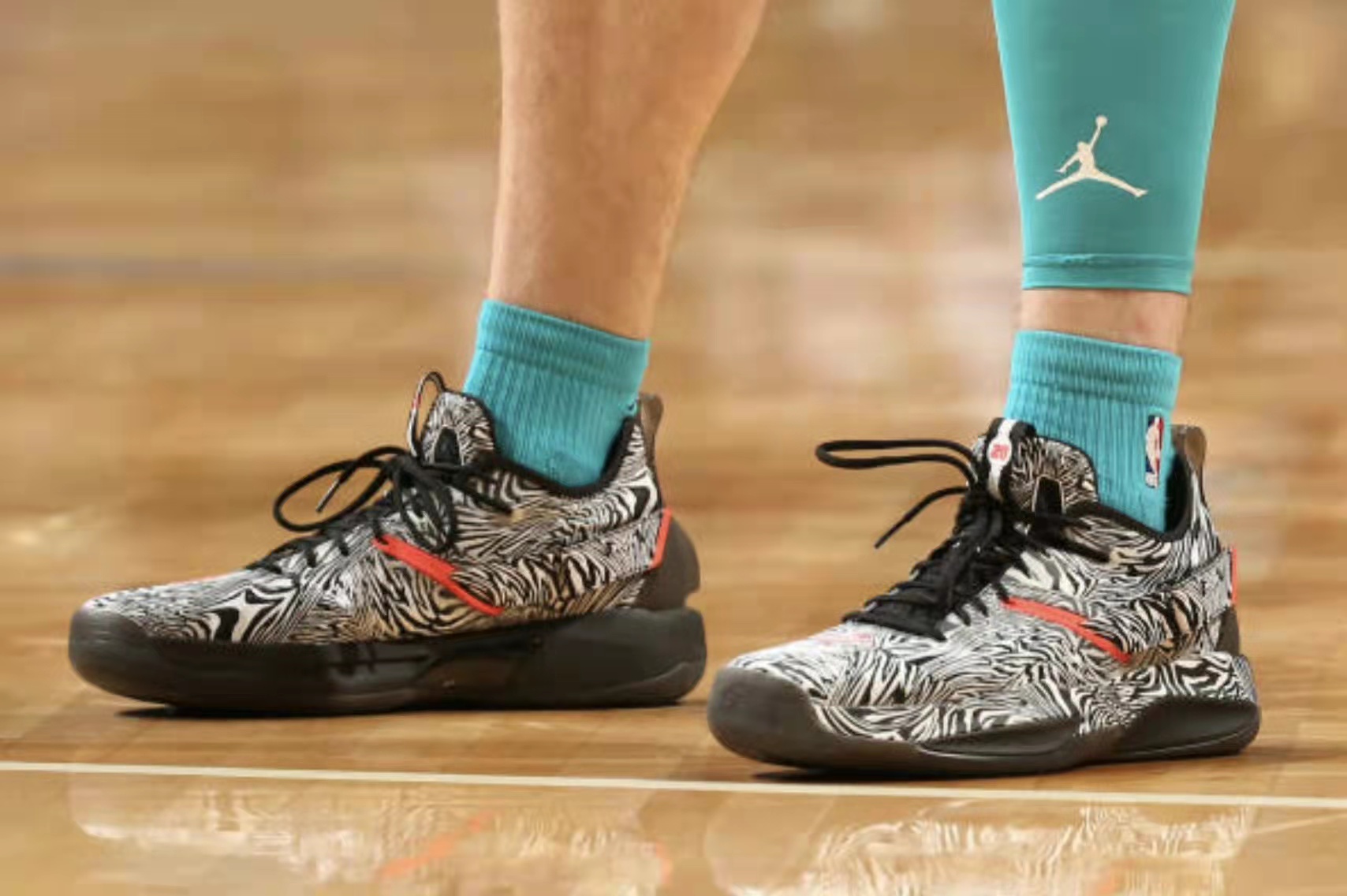 安踏海沃德七龙珠配色,海沃德3安踏