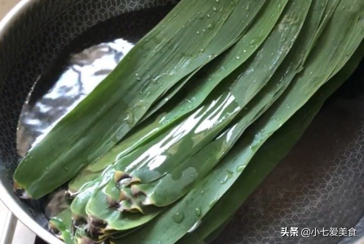 端午妈妈包粽子视频,端午节老妈包的粽子