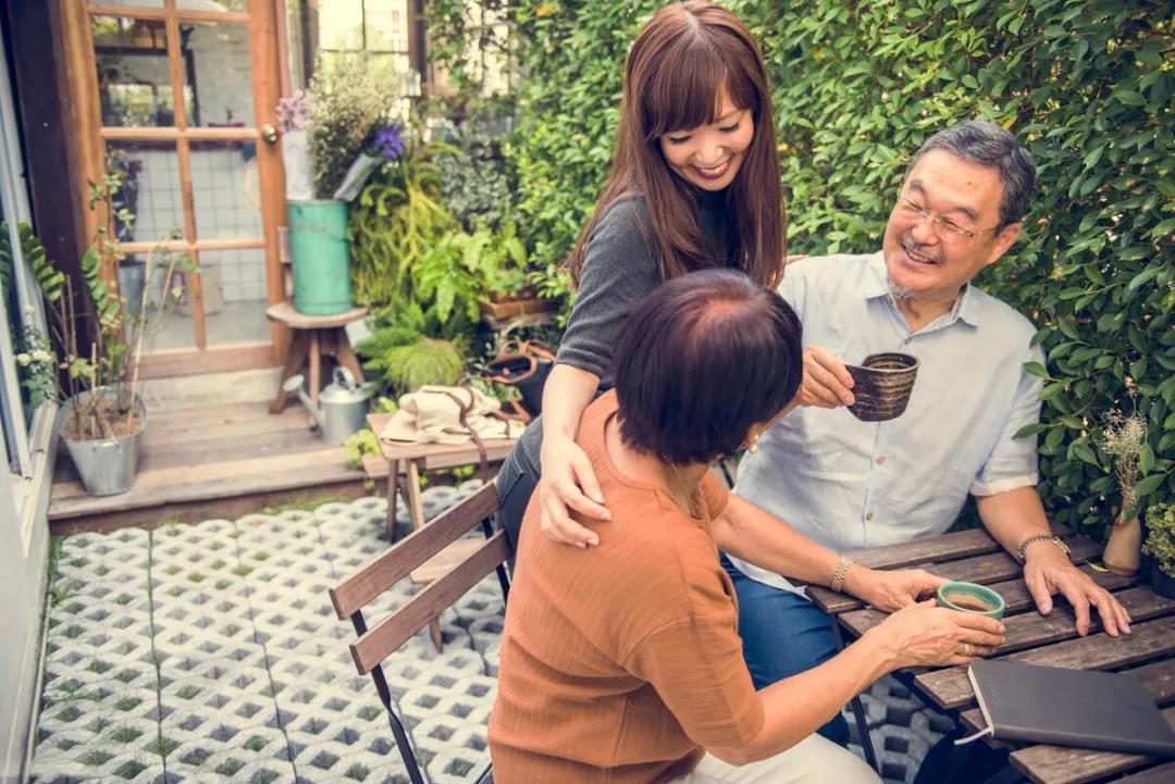 男人和你聊这三个话题说明爱你,如果一个男人不给你聊天还说爱你