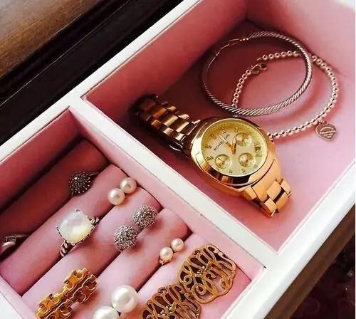 网上买的手链断在实体店修要钱吗,金手链断了维修怎么收费