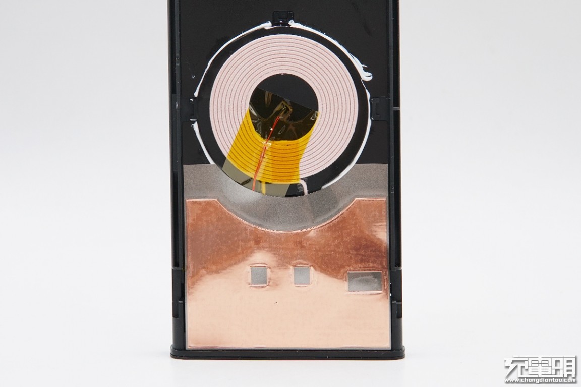 小米充电宝30000快充版拆开,小米无线充电宝10w和30w对比