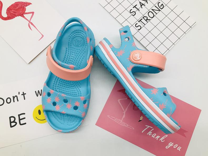 卡骆驰凉鞋表面怎么清洗,卡骆驰洞洞鞋穿大点好看吗