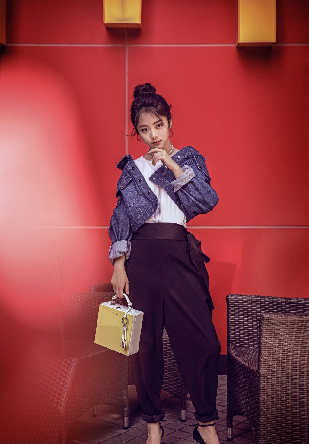 谭松韵黑白色卫衣,谭松韵橘色卫衣