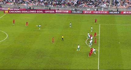 国足vs澳大利亚洛国富被换下,国足输给沙特洛国富采访