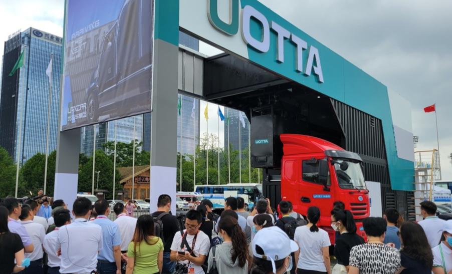 小优在现场：优品车在文明生态贵阳国际论坛发布智能换电站