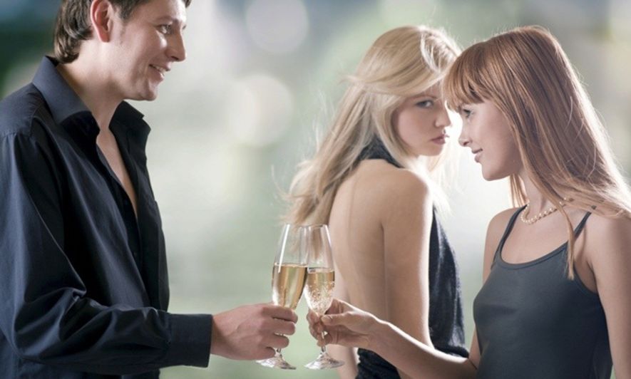 为什么男生都喜欢女友闺蜜,男朋友爱上闺蜜的现实原因