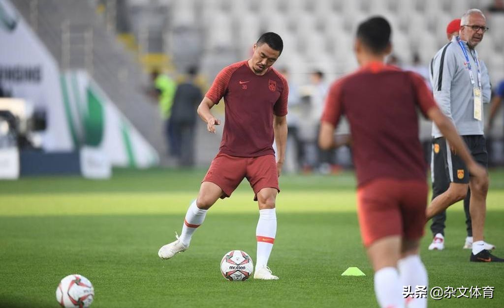 国足阵中的单身剩男！34岁仍受里皮信任，4次获得中超冠军