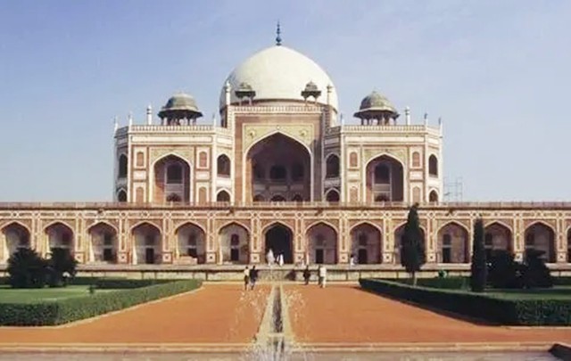 甘地妻子患病奄奄一息,请求丈夫买青霉素,却遭其生气大喊:不