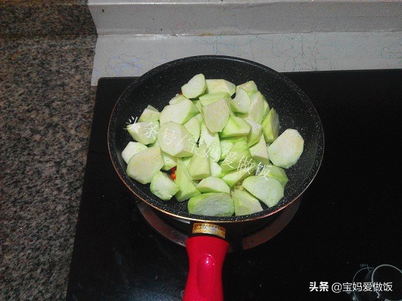 丝瓜荷包蛋烩虾仁,家常菜丝瓜炒虾仁色香味俱全