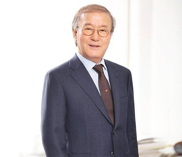 拯救Fila的73岁韩国马云：3次考医失败，转行却大获成功