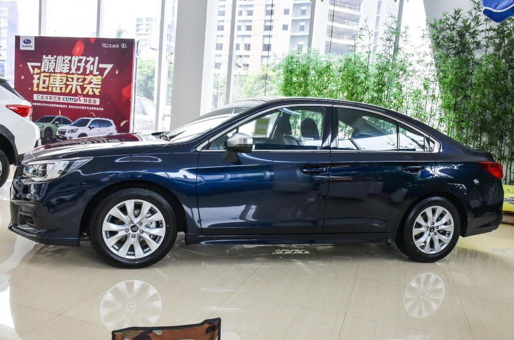 斯巴鲁力狮四驱油耗与竞品比较,斯巴鲁力狮水平对置6缸