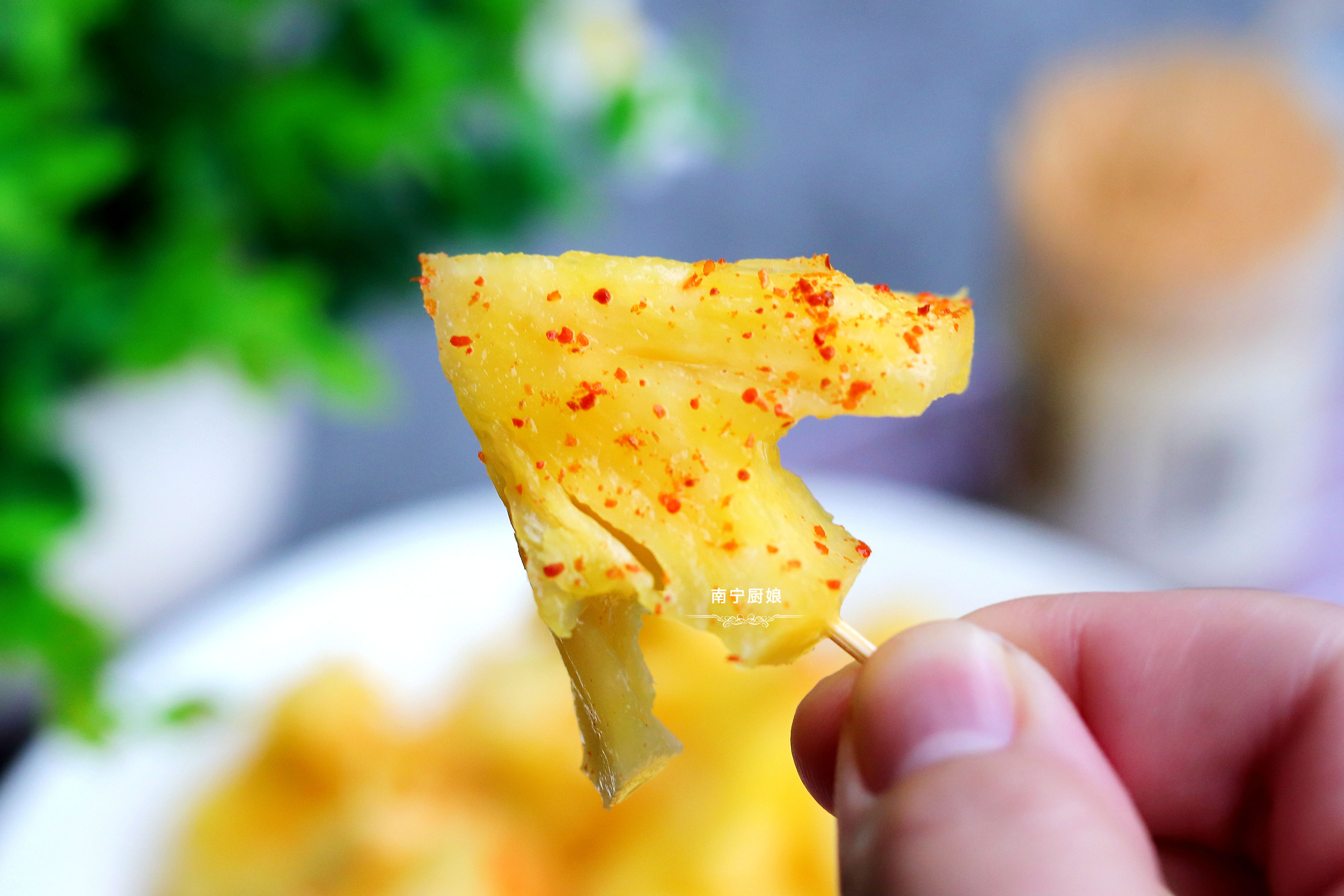 菠萝怎么用盐水泡几分钟才好吃,菠萝要加什么盐水才好吃