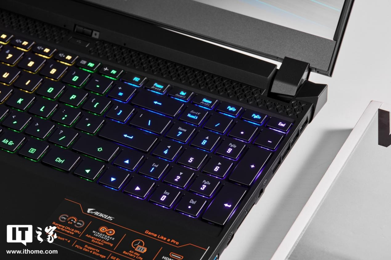 技嘉aorus15-w9笔记本评测,aorus15pxd和r9000k