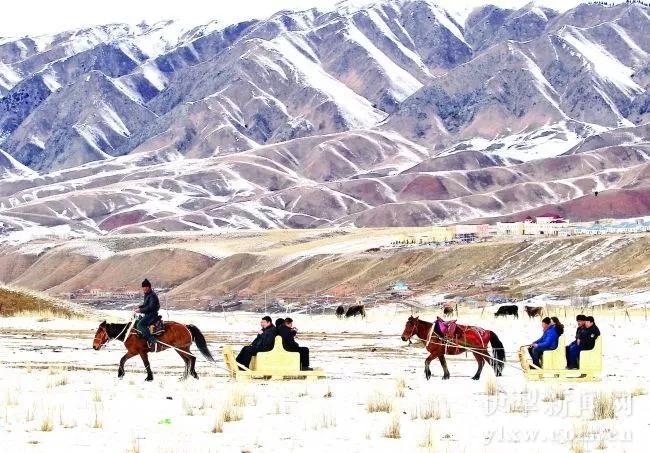 特克斯旅游景区有哪些,特克斯光影嘉年华