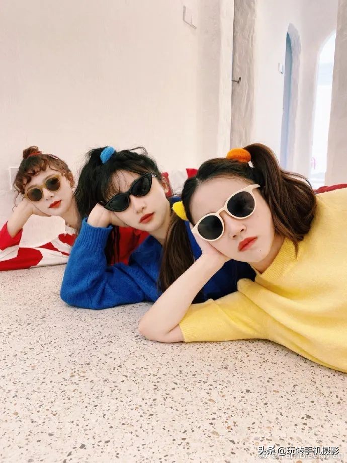 闺蜜拍照姿势创意二人,闺蜜雪地拍照姿势大全