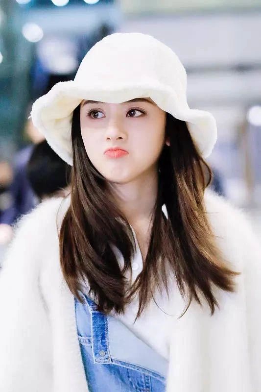 宋祖儿帆布包,宋祖儿包包里装什么