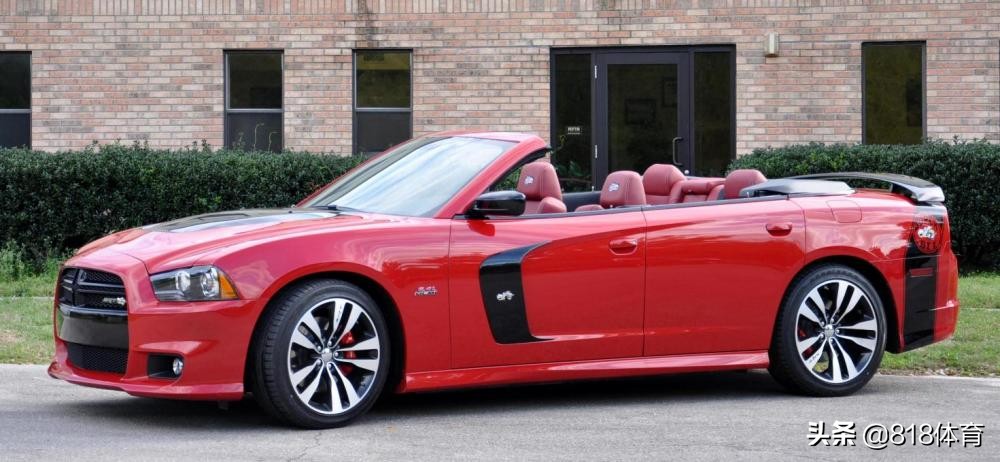 有钱真好！奥尼尔晒新买道奇战马地狱猫跑车，一猫腰上车扬长而去