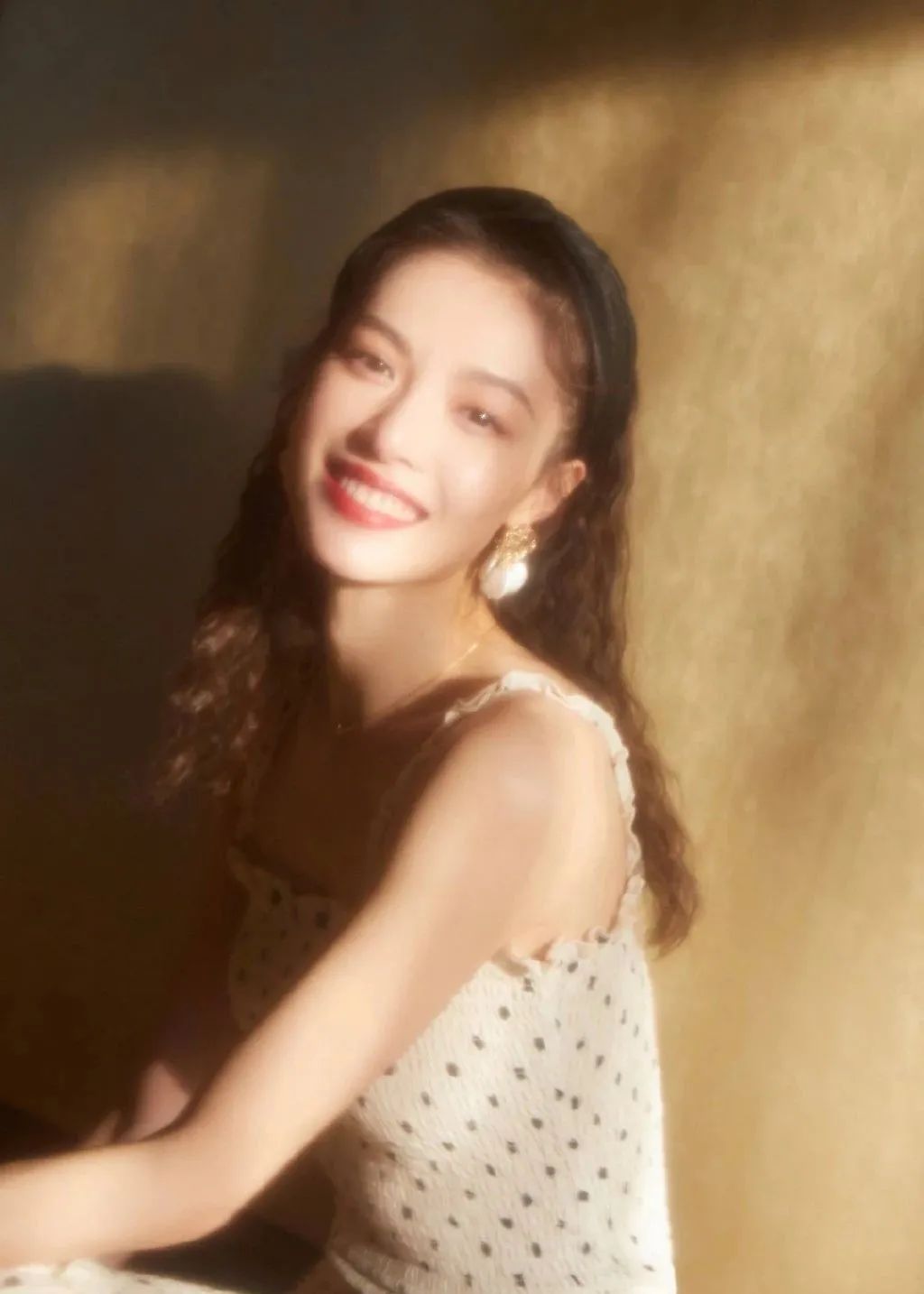 欧阳娜娜、宋妍霏都在戴的宽发带，简直是秃头女孩的救星