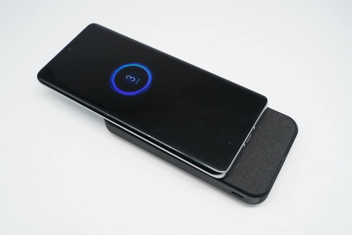 mophiepowerstationwirelessxl评测,苹果对比anker磁吸充电宝