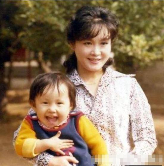 李谷一和二婚丈夫照片,一婚嫁恩师二婚嫁王刚视频