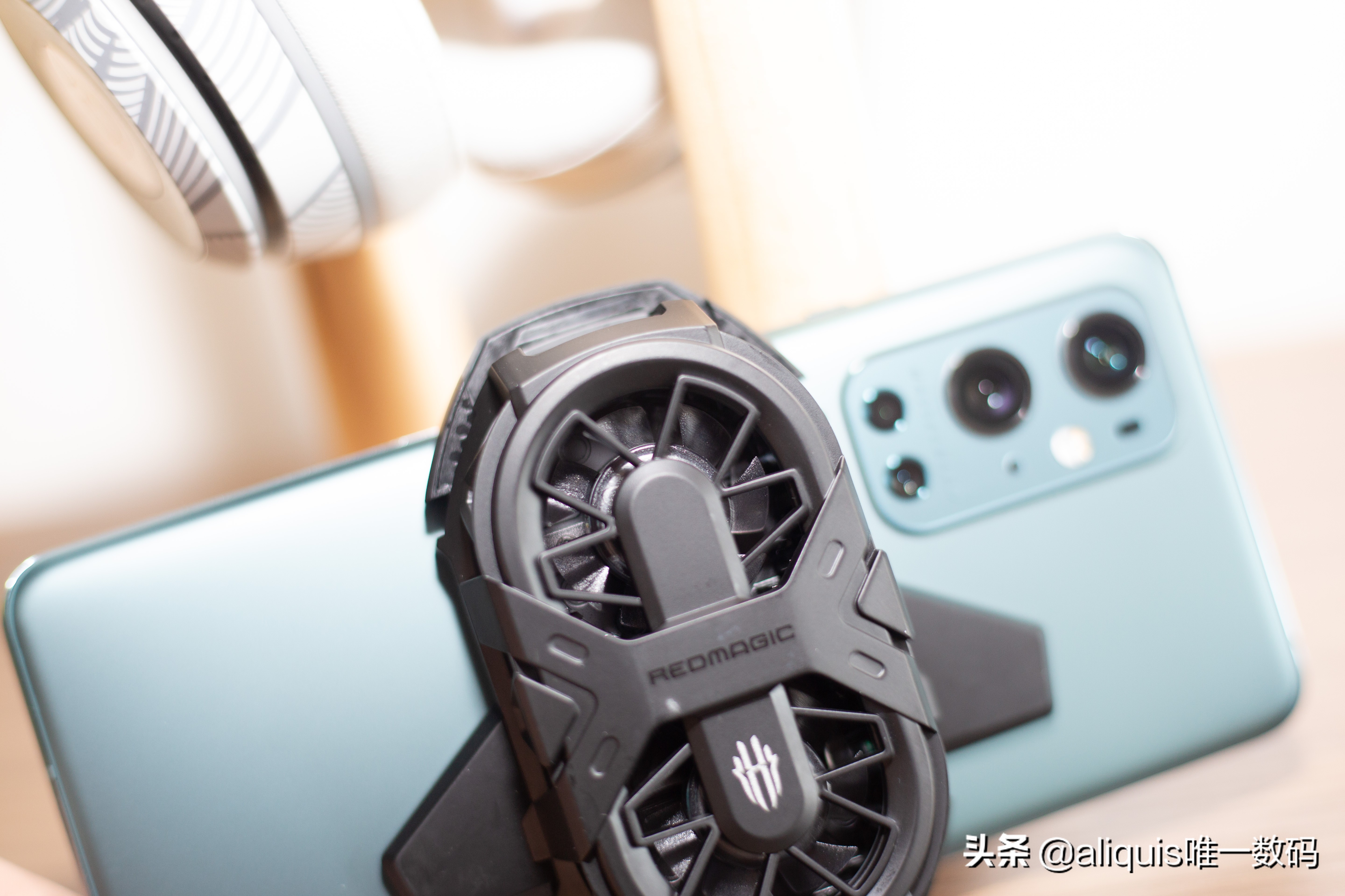 红魔手机散热神器测评,手机超强制冷器