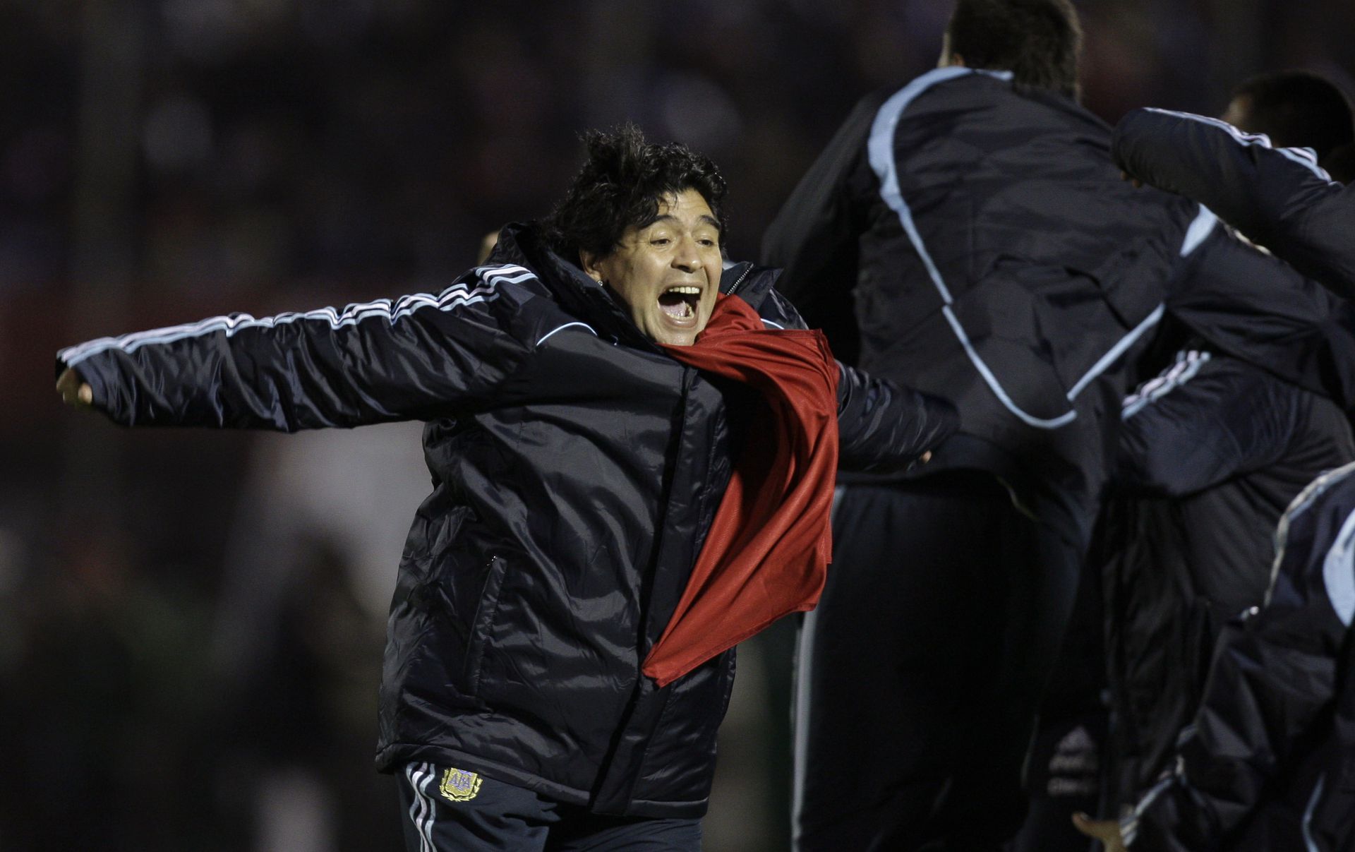 马拉多纳为什么一半天使一半魔鬼,一代球王迭戈马拉多纳