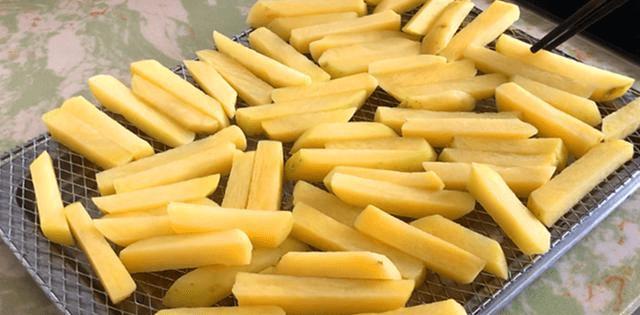 薯条粉怎么炸薯条更酥脆,炸薯条只需三技巧薯条酥脆可口