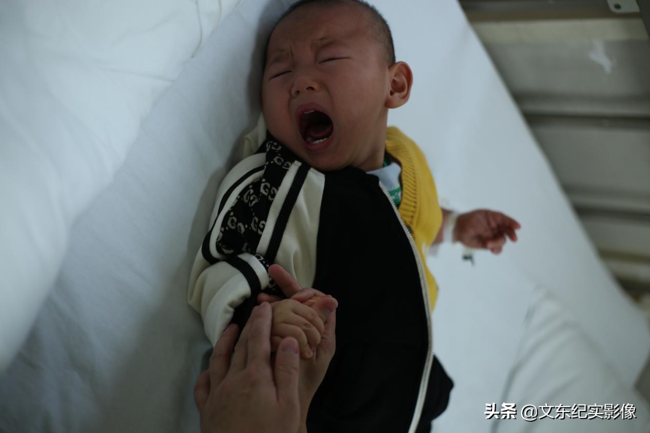 孩子基因突变死了,基因突变孩子光哭