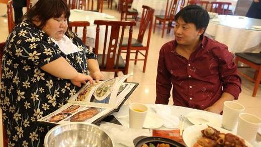 妈妈130斤减肥到100斤的成功案例,女子为了怀孕花27万减肥