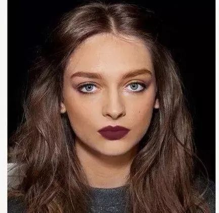 偏黑肤质的口红,偏黄偏黑皮肤适合什么颜色口红