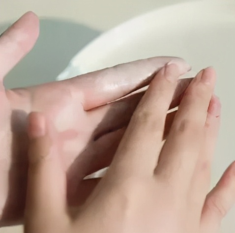 冬季续命神器不止是小暖炉，这10个面霜好用到我想给丁真安利.