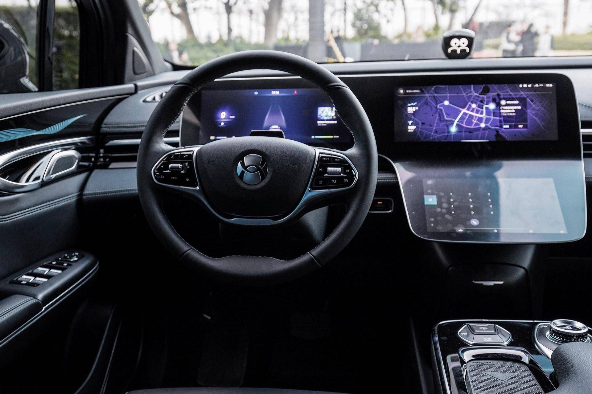 硬杠蔚来车长5米续航超700公里,纯电续航超1000km图说蔚来et7