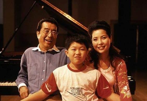 李双江与儿子李贺的关系,李双江儿子李贺是做什么事的