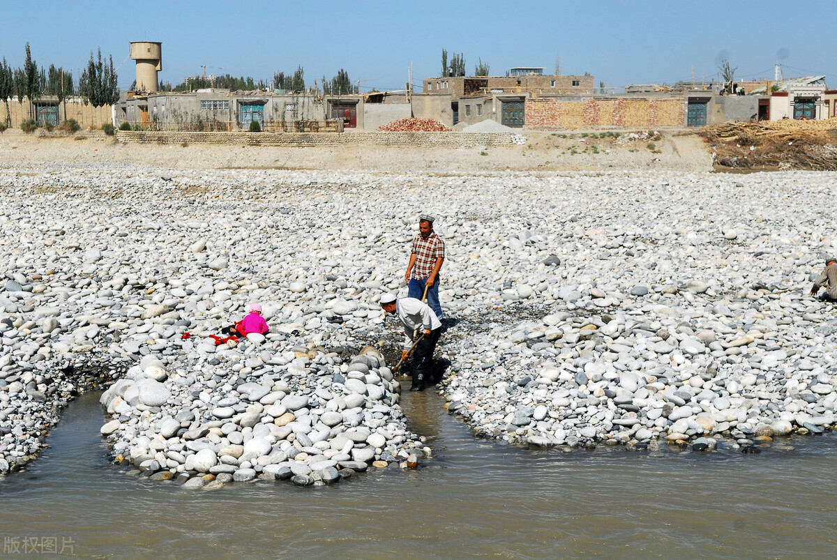 新疆白玉和和田玉哪个好些,乌鲁木齐中疆和田玉