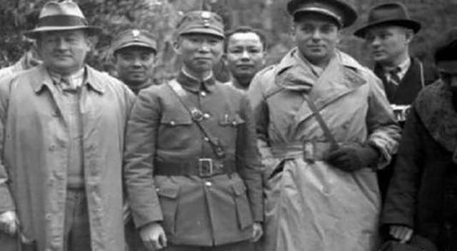 赌王何鸿燊和李小龙是什么关系,赌王何鸿燊与李小龙关系好不好