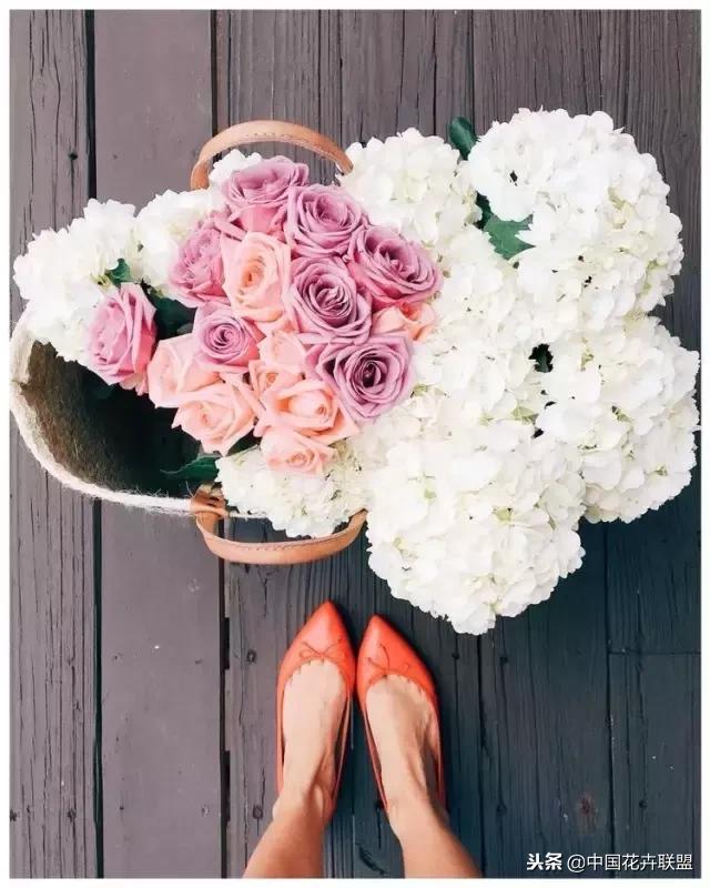 开花店一个月可以挣多少钱,北京开花店一年能挣多钱