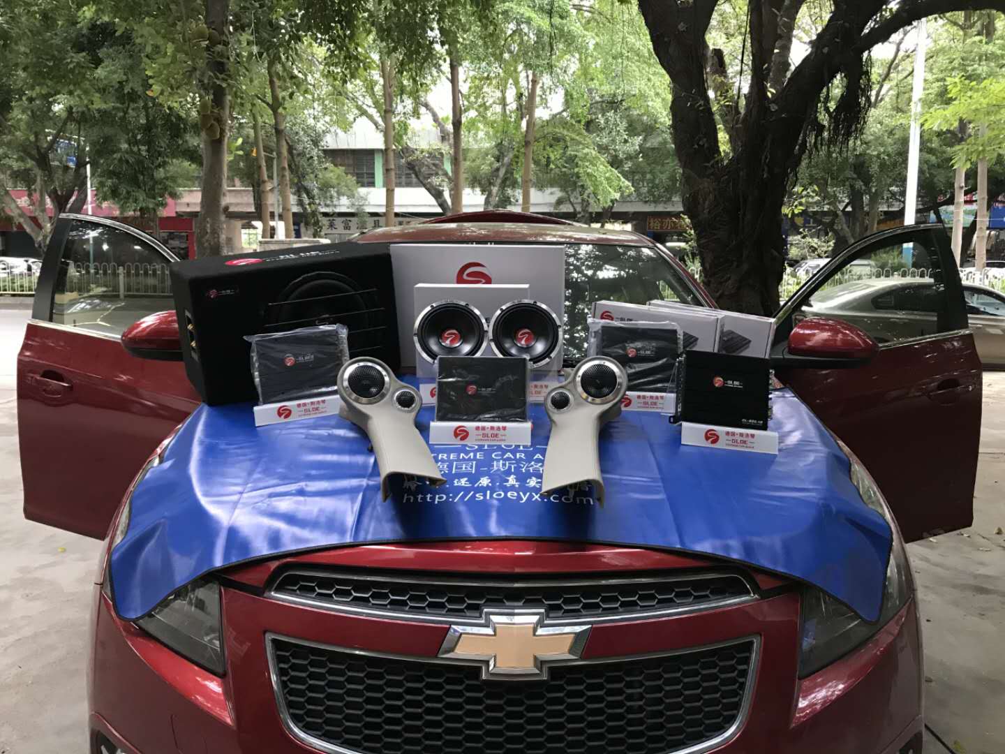 雪佛兰科鲁兹改装音响效果,雪佛兰科鲁兹改装效果视频